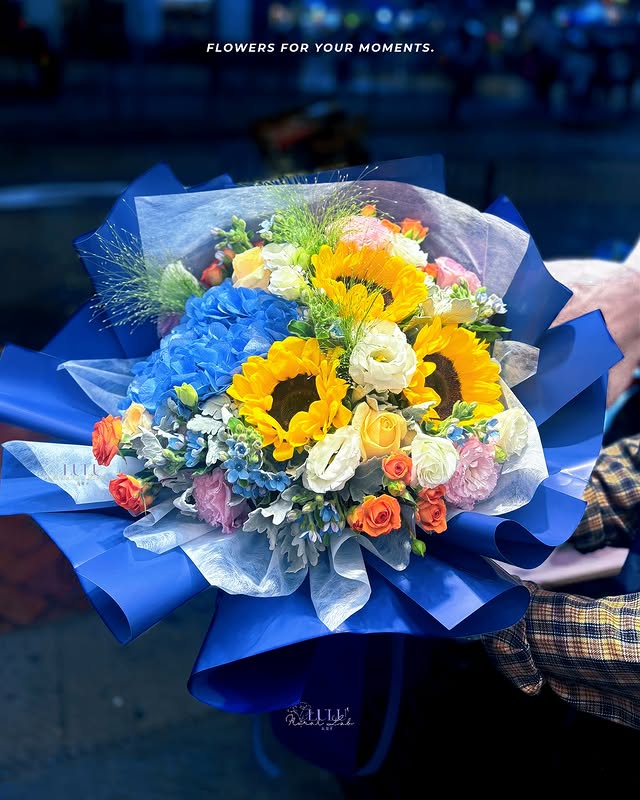向日葵與藍白配花花束